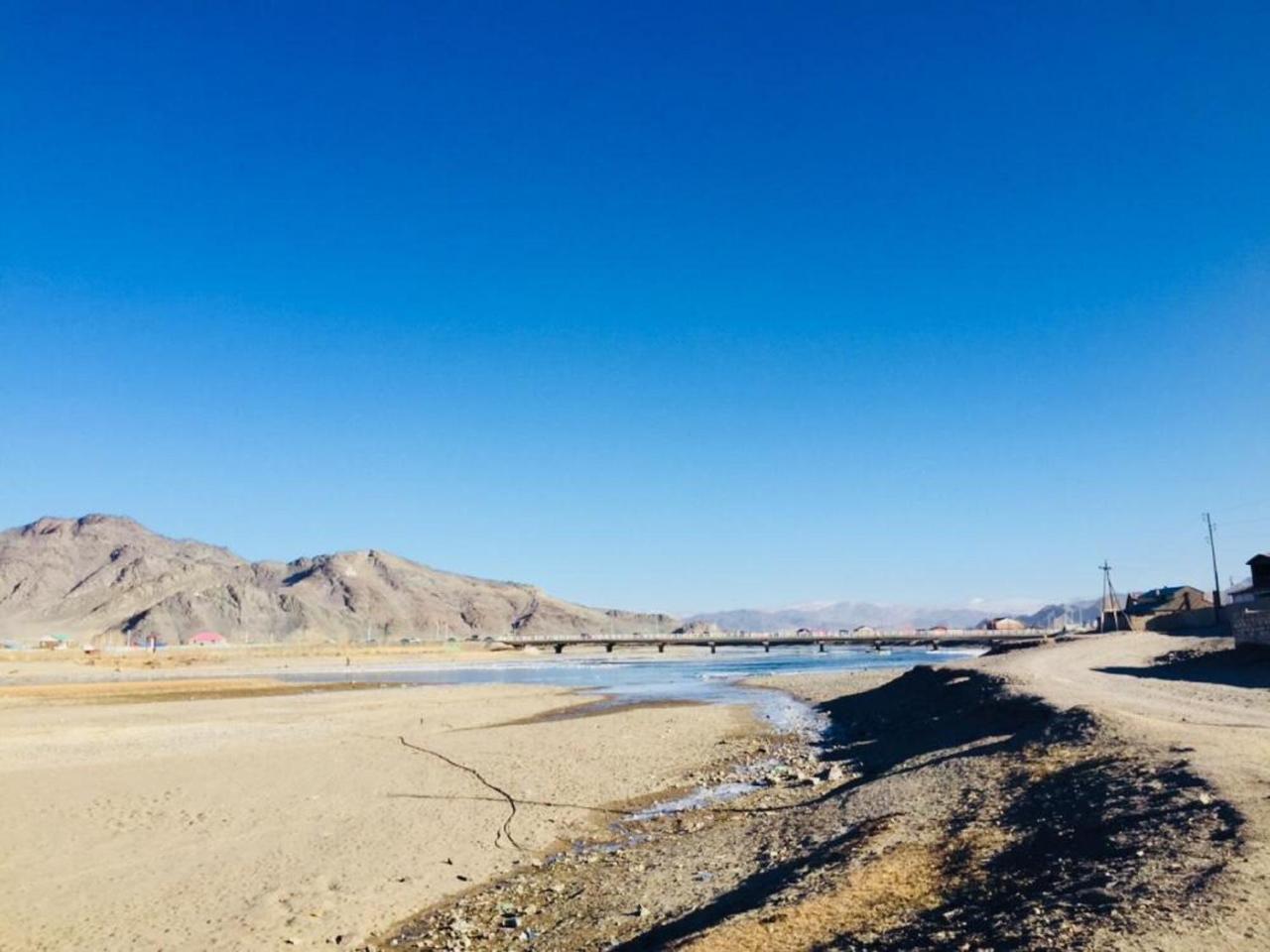 Bulbul Jamak Travel Hostel ウルギー エクステリア 写真
